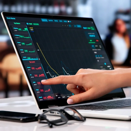 Live trading classroom session